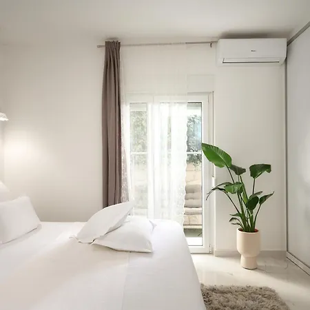 Willa Beachfront Sevid With Heated Pool And Jacuzzi *