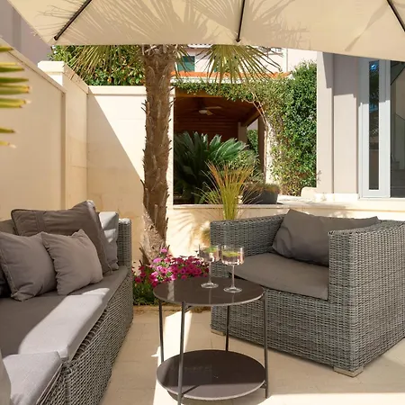 Villa Beachfront Sevid With Heated Pool And Jacuzzi Zaglavice
