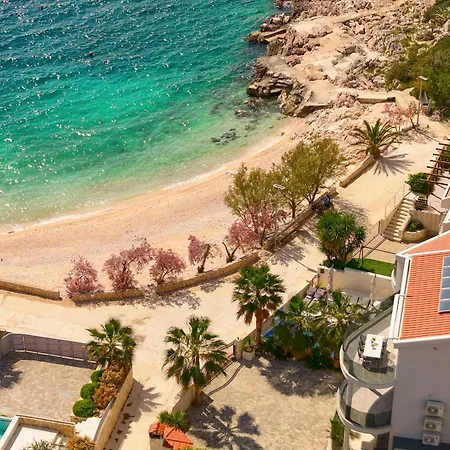 Beachfront Sevid With Heated Pool And Jacuzzi Willa