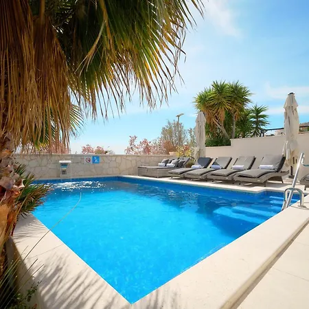Willa Beachfront Sevid With Heated Pool And Jacuzzi Zaglavice
