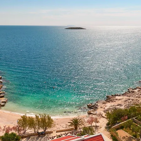 Beachfront Sevid With Heated Pool And Jacuzzi Willa *