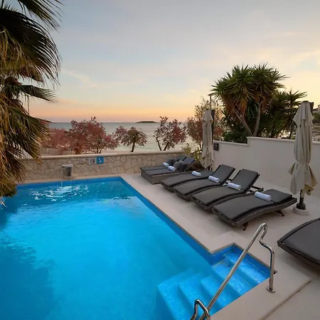 Beachfront Sevid With Heated Pool And Jacuzzi Willa Zaglavice