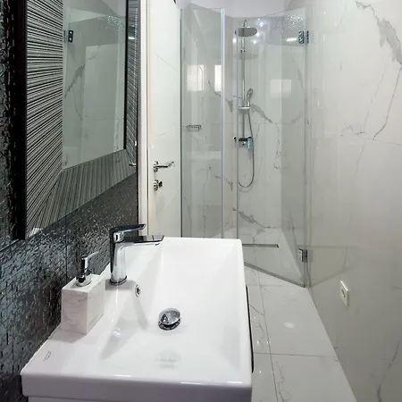 Beachfront Sevid With Heated Pool And Jacuzzi Willa