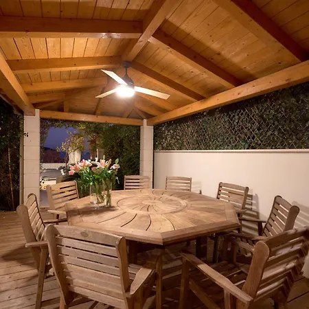 Beachfront Sevid With Heated Pool And Jacuzzi Willa *