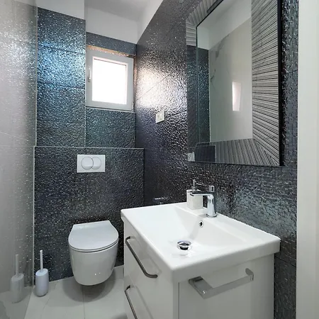 Beachfront Sevid With Heated Pool And Jacuzzi *