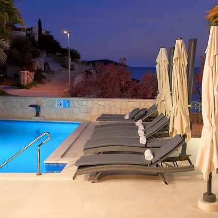 Willa Beachfront Sevid With Heated Pool And Jacuzzi *