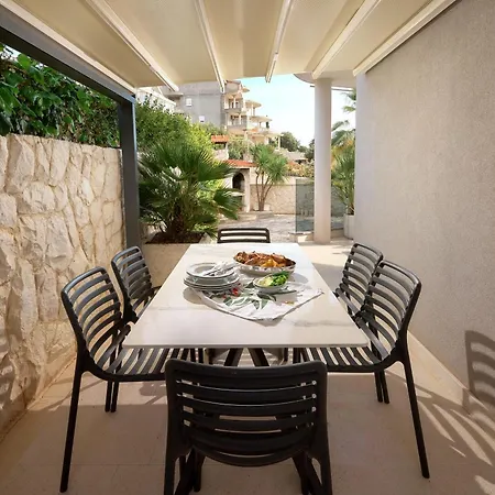Beachfront Sevid With Heated Pool And Jacuzzi Willa *