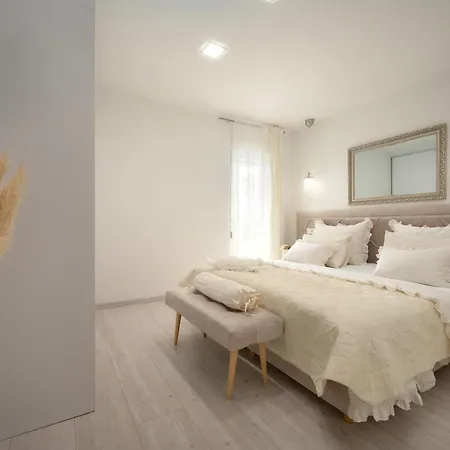 Beachfront Sevid With Heated Pool And Jacuzzi Willa *