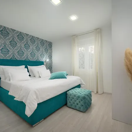 Beachfront Sevid With Heated Pool And Jacuzzi Willa Zaglavice