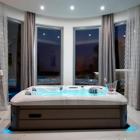 Beachfront Sevid With Heated Pool And Jacuzzi