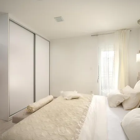 Beachfront Sevid With Heated Pool And Jacuzzi * Zaglavice