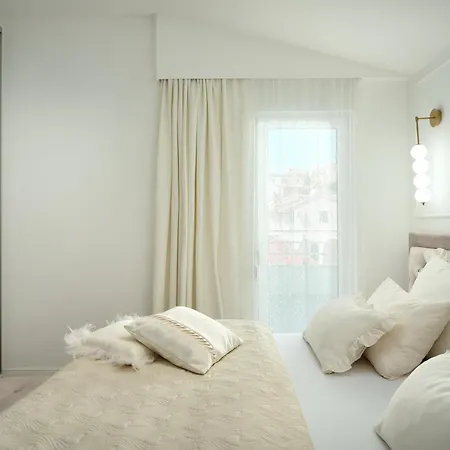 Beachfront Sevid With Heated Pool And Jacuzzi Willa *