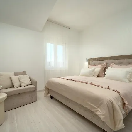 Willa Beachfront Sevid With Heated Pool And Jacuzzi *