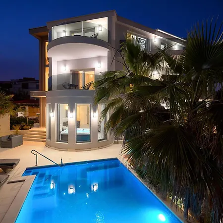 Willa Beachfront Sevid With Heated Pool And Jacuzzi *