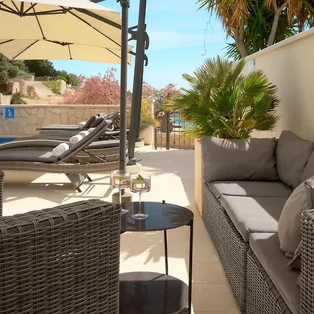 Beachfront Sevid With Heated Pool And Jacuzzi