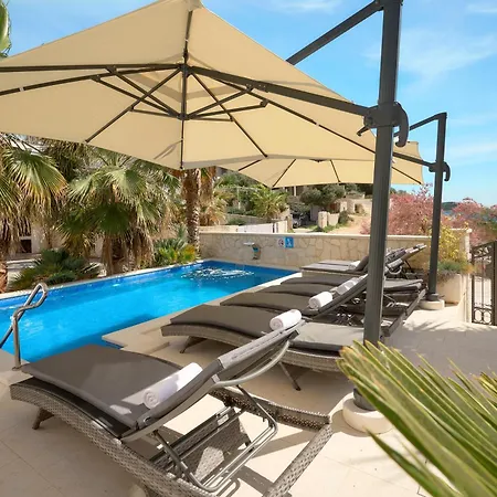 Willa Beachfront Sevid With Heated Pool And Jacuzzi Zaglavice